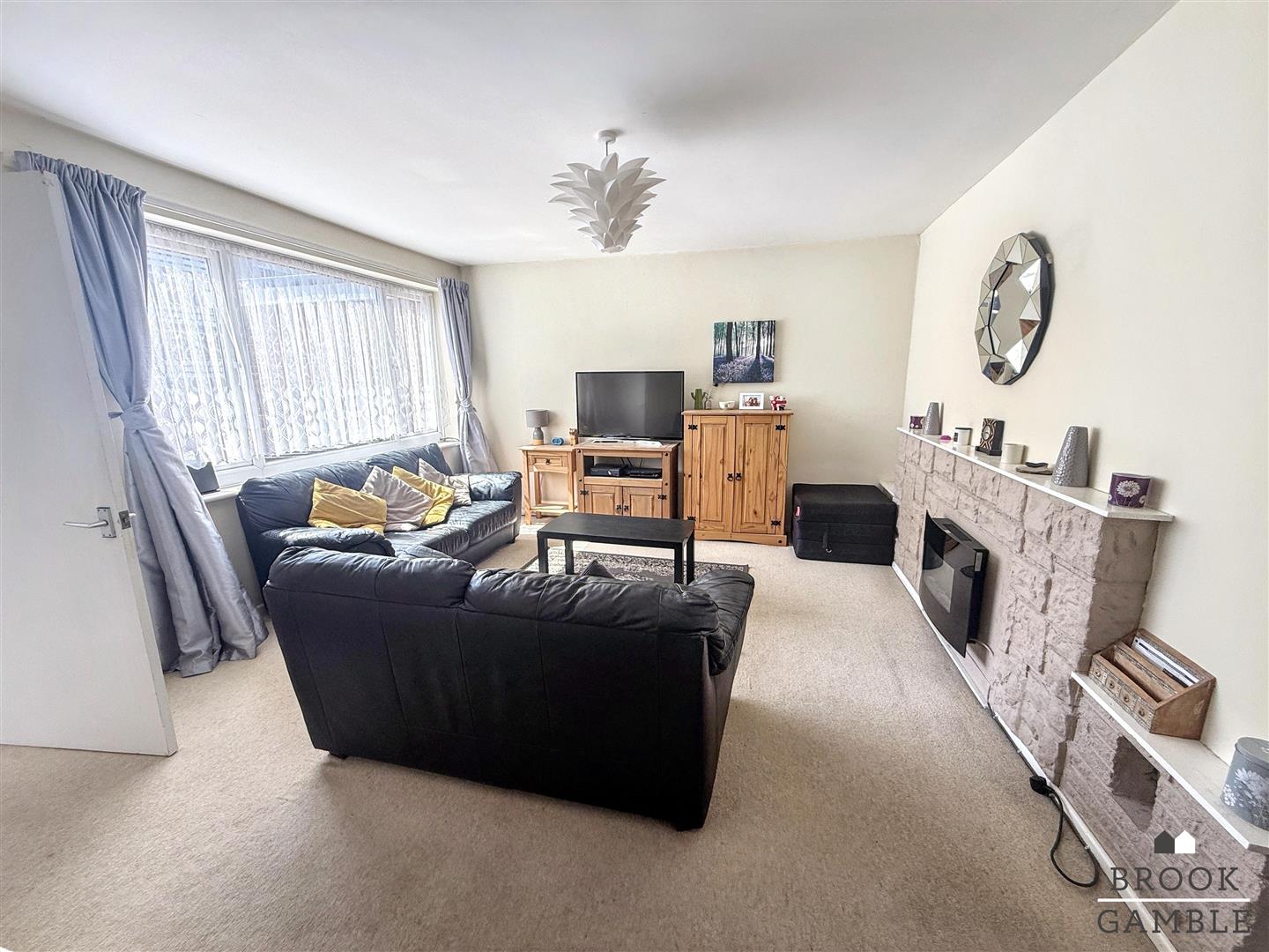 2 Bedroom House. Biddenden Close in Eastbourne,  9